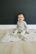 Load image into Gallery viewer, Oatmeal Bamboo Footed Zipper
