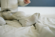 Load image into Gallery viewer, Oatmeal Bamboo Footed Zipper

