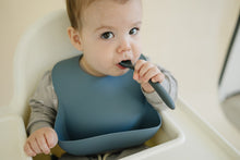 Load image into Gallery viewer, Silicone bibs
