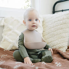 Load image into Gallery viewer, Silicone bibs
